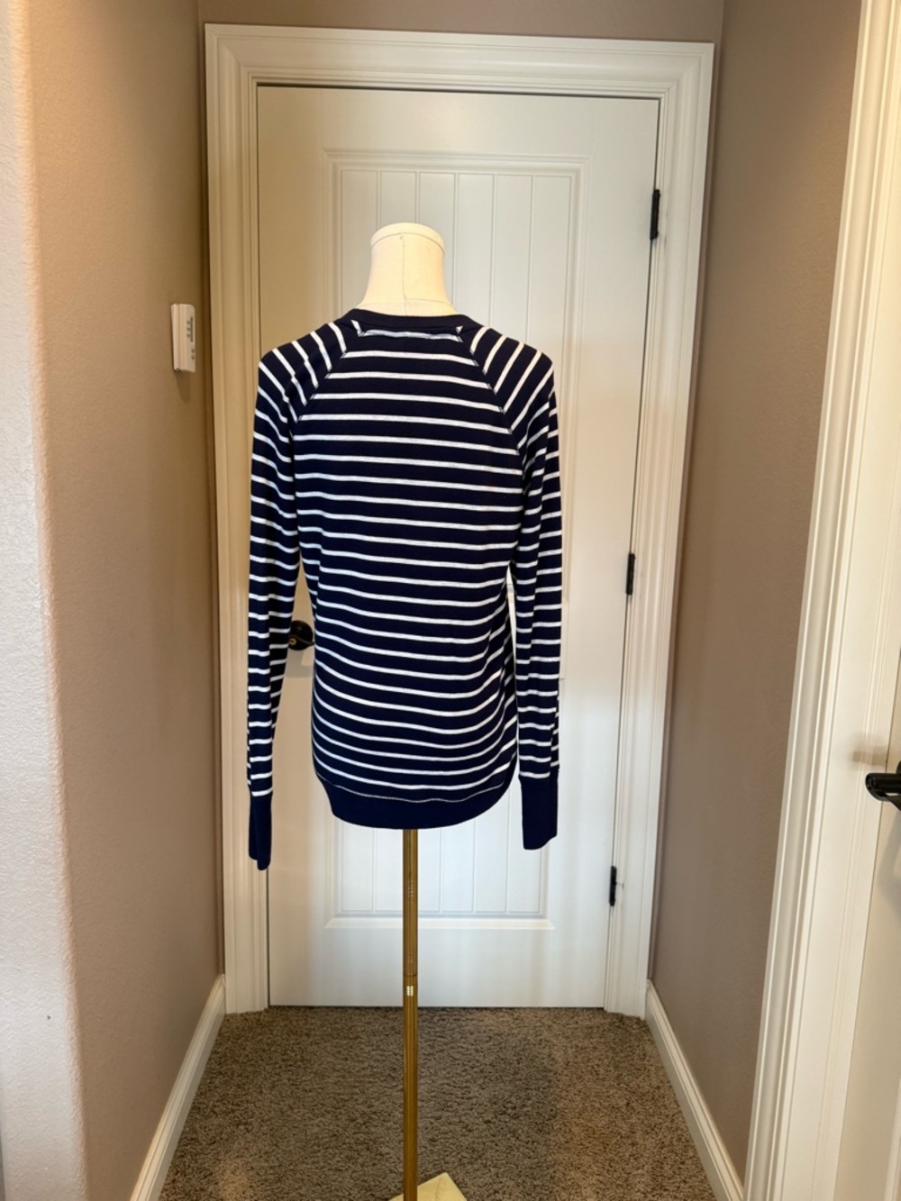 Athleta Serenity Criss Cross Sweatshirt - Picture 4 of 5